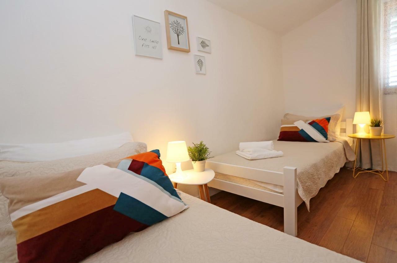 Apartments Tona Zaboric Esterno foto